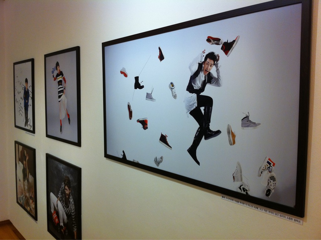 [05.07] Seungri est entouré de chaussures [Photos] Seungri instyle gallery